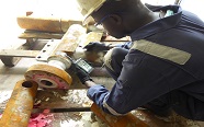 Hydroblasting to check corrosion of marine risers